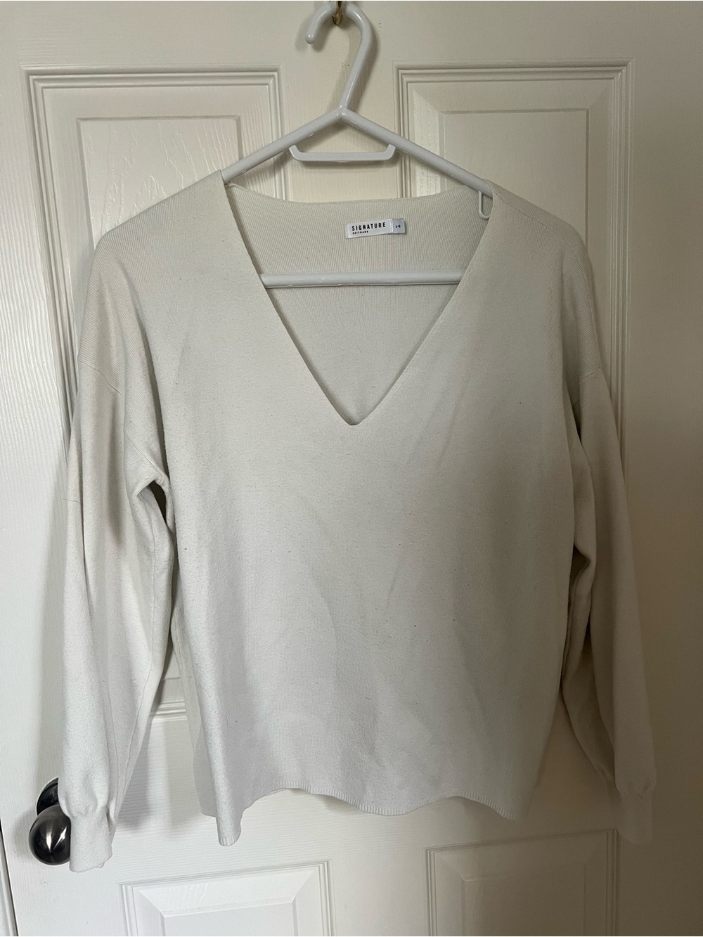 Reitmans Cream V-Neck Lightweight Knit Sweater - Picture 2 of 3